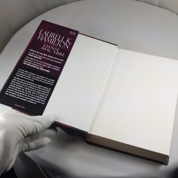 Dance Macabre Anita Blake Vampire Hunter Hardcover Book by Laurell K Hamilton - Picture 4 of 13